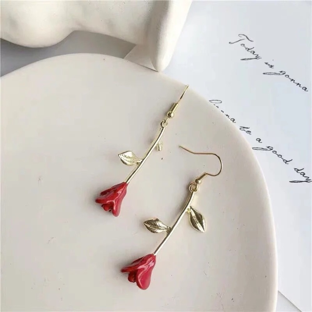🌹 rose bud dangling earrings